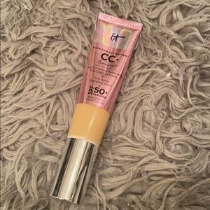 It cosmetics cc illuminating full coverage cream